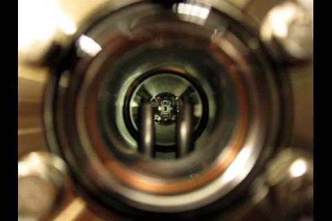 An image showing a vacuum chamber that holds single trapped diatomic molecules assembled from individual atoms